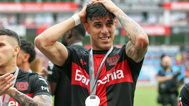 chuyen-gia-lo-ngai-arsenal-vung-tay-qua-tran-hincapie