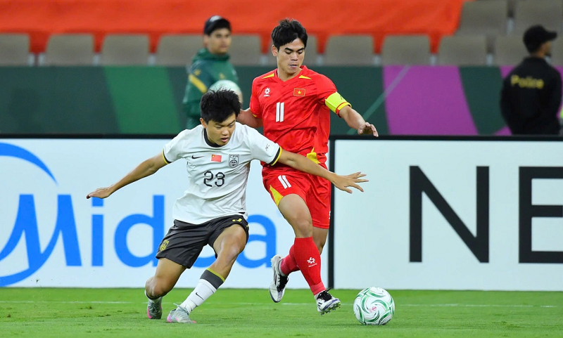 dinh-bac-rang-ro-tai-gala-cup-chien-thang-2025-gianh-danh-hieu-vdv-tre-xuat-sac-nhat